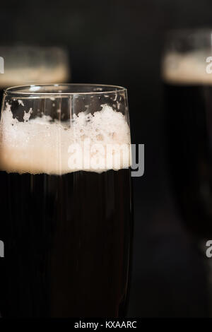 In velluto nero - stout e champagne cocktail Foto Stock