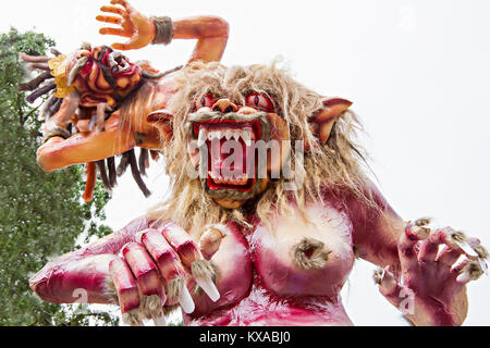 BALI, INDONESIA - MARZO 04: statua Balinese Ogoh-Ogoh pronto per Ngrupuk parad su Marzo 04, 2011 in Ubud, Bali. Statue Ogoh-Ogoh realizzato per sgominare la Foto Stock