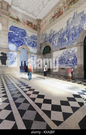 Ingresso, azulejo, stazione centrale di Sao Bento, Porto, Regione Norte, Portogallo Foto Stock