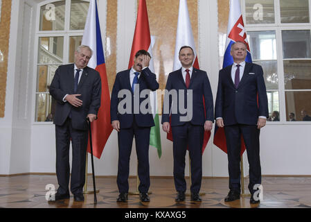 Rzeszow, Polonia. Xiv oct, 2016. (Da sinistra a destra) un ritratto del Presidente della Repubblica ceca, Zeman, il Presidente della Repubblica di Ungheria, Janos Ader, Presidente della Polonia, Andrzej Duda e Presidente della Slovacchia, Andrej Kiska in Rzeszow. Credito: Omar Marques/SOPA/ZUMA filo/Alamy Live News Foto Stock