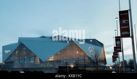 Atlanta, GA, Stati Uniti d'America. 8 Gen, 2018. La Mercedes-Benz Stadium è impostato per il 2018 NCAA Campionato nazionale di gioco tra l'Università di Georgia Bulldogs e la University of Alabama Crimson Tide al Mercedes-Benz Stadium di Atlanta, GA. Justin Cooper/CSM/Alamy Live News Foto Stock