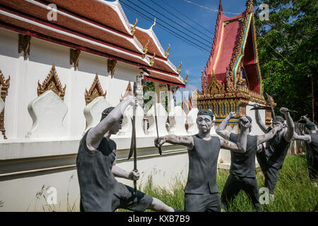 Le statue a grandezza naturale di Thai kick boxer, Bang Kung Camp, Samut Songkhram, Thailandia. Foto Stock