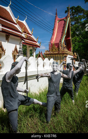 Le statue a grandezza naturale di Thai kick boxer, Bang Kung Camp, Samut Songkhram, Thailandia. Foto Stock