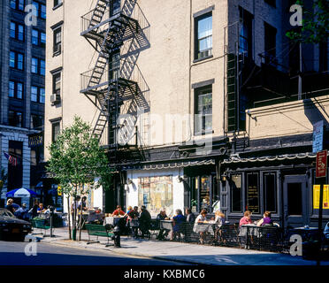New York 1980s, ristorante Pete's Tavern, locanda, terrazza caffetteria, scale antincendio, 129 East 18th Street all'angolo di Irving Place, Manhattan, New York City, NY, NYC, STATI UNITI, Foto Stock