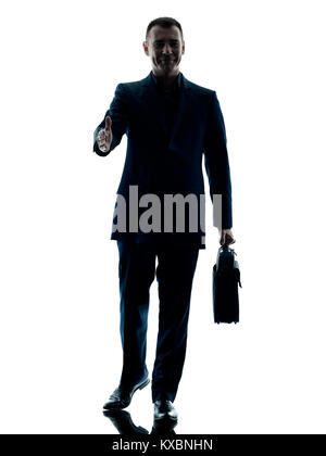 Un caucasian business man walking silhouette isolati su sfondo bianco Foto Stock