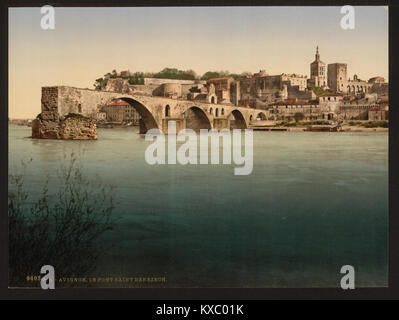 Il ponte Saint Bénézet di Avignone, in Francia, chiamato anche Pont d'Avignone, è un ponte medievale in pietra e patrimonio dell'umanità dell'UNESCO riconosciuto per il suo significato storico e architettonico. Foto Stock