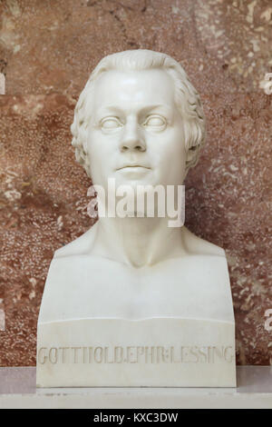 Scrittore tedesco e filosofo Gotthold Ephraim Lessing. Busto in marmo da scultore tedesco Christian Friedrich Tieck (1813) sul display nella hall of fame nel Walhalla Memorial vicino a Regensburg in Baviera, Germania. Foto Stock