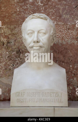 Austrian maresciallo di campo Joseph Radetzky von Radetz. Busto in marmo da scultore tedesco Johann von Halbig (1858) sul display nella hall of fame nel Walhalla Memorial vicino a Regensburg in Baviera, Germania. Foto Stock