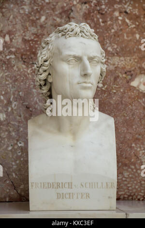 Poeta tedesco Friedrich Schiller. Busto in marmo da scultore tedesco Johann Heinrich von Dannecker (1794) sul display nella hall of fame nel Walhalla Memorial vicino a Regensburg in Baviera, Germania. Foto Stock