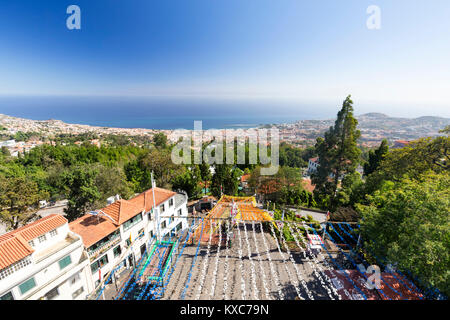 Bambina vestito come un clown a Carnevale, Funchal, Madeira, Portogallo  Foto stock - Alamy