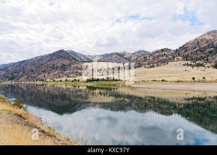 Fiume Flathead lungo MT-200 nel Montana Foto Stock