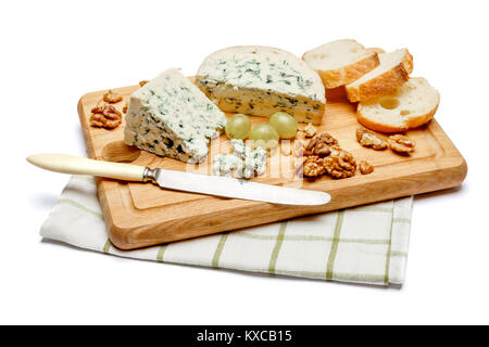 Formaggio blu sul tagliere di legno Foto Stock