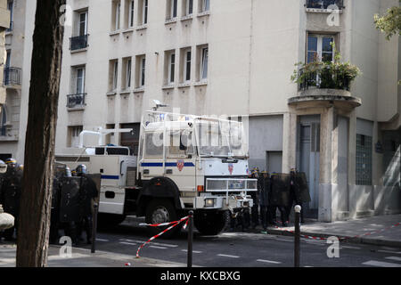 Parigi, Francia. Xii Sep, 2017. Oggi decine di migliaia o persino di più hanno protestato contro i cosiddetti 'loi travail XXL' di Parigi, Francia. Alla fine è arrivato un po' violenti. Il resto della dimostrazione è stata pacifica. Credito: Alexander Pohl/Pacific Press/Alamy Live News Foto Stock
