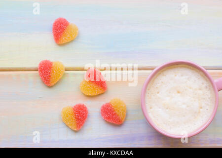 Caffè e cuori gommoso Foto Stock