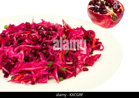 Con insalata di bietole, verze, carote e melograno Foto Stock