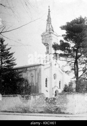 Una fotografia storica della collezione Fortepan che mostra l'ex chiesa luterana in via Armando Diaz 18-a, successivamente trasformata in chiesa metodista, che illustra la continuità architettonica e la trasformazione religiosa nella comunità. Foto Stock