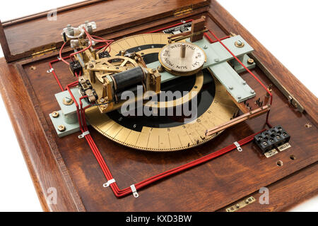 Vintage anni cinquanta electric 10V orologio Synchronome DR-PC Programmatore Campana (n. 1288), realizzato dall'Synchronome Co. Ltd, Woodside Place, Alperton, Middlesex. Foto Stock