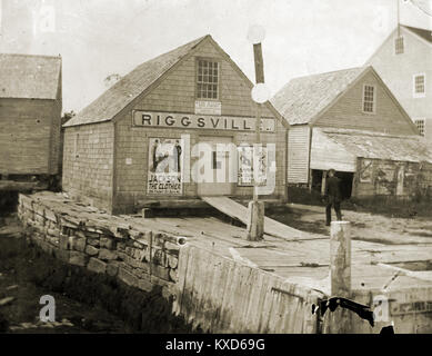 Antique circa 1905 foto, nell'steamship wharf a Riggsville (ora Robinhood), Maine in Sagadahoc County, Stati Uniti d'America. Foto Stock