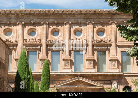 Il Palazzo di Carlo V all'interno della fortificazione Nasrid dell'Alhambra di Granada, Spagna Foto Stock