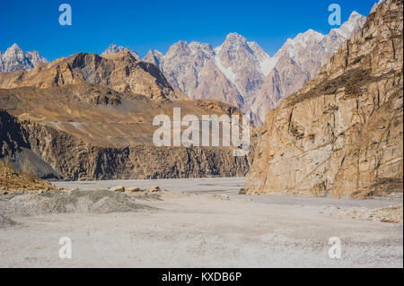 Grazioso paesaggio del nord del Pakistan. Passu regione. Karakorum Montagne in Pakistan. Foto Stock
