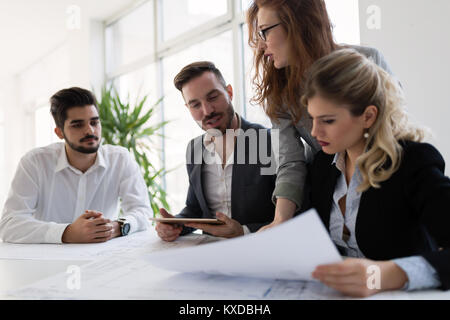 Il gruppo di architetti che lavorano insieme sul progetto Foto Stock