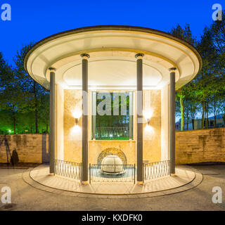 Helenenquelle,fontana nel giardino spa,Bad Pyrmont, Bassa Sassonia, Germania Foto Stock