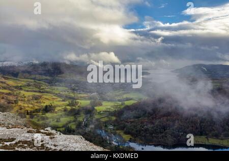 Nuvole drammatico e la nebbia sul NAB SCAR Foto Stock