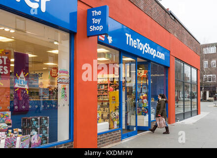 Il negozio di giocattoli ingresso anteriore a Horsham West Sussex, in Inghilterra, Regno Unito. Negozio di vendita al dettaglio. Foto Stock