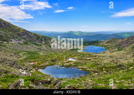 Laghi di origine glaciale nelle montagne della Siberia. Parco Naturale "Ergaki'. Regione di Krasnoyarsk. La Russia Foto Stock