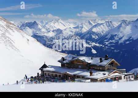 Rifugio sciistico Wedelhütte in inverno, Hochzillertal Ski Resort, Kaltenbach Hochfügen, Zillertal, Alpi della Zillertal, Tirolo, Austria Foto Stock