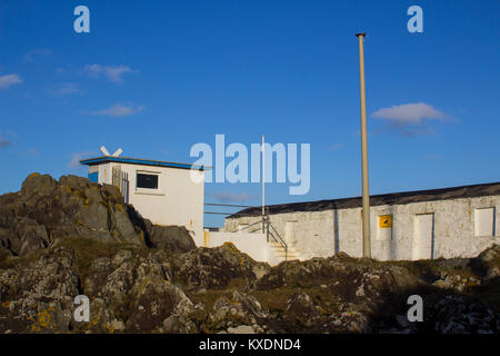 La pietra antica costruita casa-barca usata da Royal Ulster Yacht Club degli Ufficiali di gara per monitorare le gare di club in Bangor County Down Irlanda del Nord Foto Stock