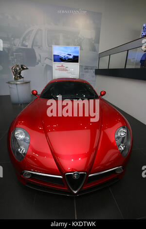 Una superba Alfa Romeo 8C Competizione modello in esposizione presso il Museo Storico Alfa Romeo Foto Stock