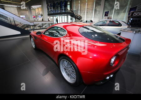 Una superba Alfa Romeo 8C Competizione modello in esposizione presso il Museo Storico Alfa Romeo Foto Stock