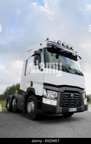 LIETO, Finlandia - 4 ottobre 2014: Renault T480 carrello trattore sul display. Renault Trucks T è aggiudicato il carrello internazionale dell'anno 2015 dall'j Foto Stock