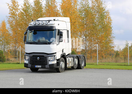 LIETO, Finlandia - 4 ottobre 2014: Renault T480 carrello trattore sul display. Renault Trucks T è aggiudicato il carrello internazionale dell'anno 2015 dall'j Foto Stock