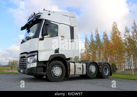 LIETO, Finlandia - 4 ottobre 2014: Renault T480 carrello trattore sul display. Renault Trucks T è aggiudicato il carrello internazionale dell'anno 2015 dall'j Foto Stock