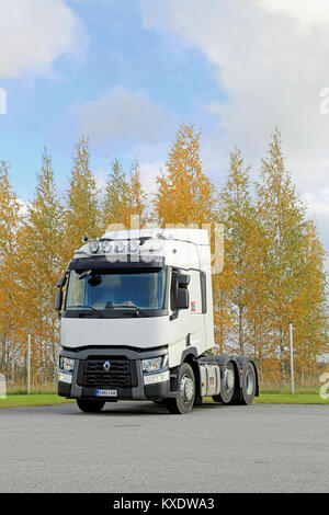 LIETO, Finlandia - 4 ottobre 2014: Renault T480 carrello trattore sul display. Renault Trucks T è aggiudicato il carrello internazionale dell'anno 2015 dall'j Foto Stock