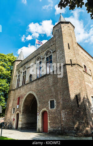 Gentpoort (gate di Gand) nella città medievale di Bruges, Belgio Foto Stock