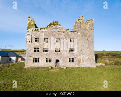 Il castello di Leamaneh, Leamaneh Nord, parrocchia di Kilnaboy, Burren nella contea di Clare, Repubblica di Irlanda Foto Stock