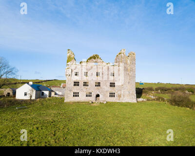 Il castello di Leamaneh, Leamaneh Nord, parrocchia di Kilnaboy, Burren nella contea di Clare, Repubblica di Irlanda Foto Stock