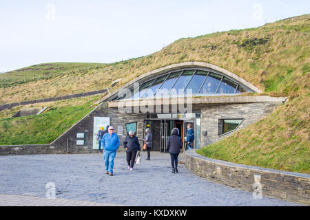 Centro Visitatori, scogliere di Moher, County Clare, Irlanda Foto Stock