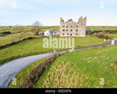 Il castello di Leamaneh, Leamaneh Nord, parrocchia di Kilnaboy, Burren nella contea di Clare, Repubblica di Irlanda Foto Stock