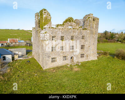 Il castello di Leamaneh, Leamaneh Nord, parrocchia di Kilnaboy, Burren nella contea di Clare, Repubblica di Irlanda Foto Stock