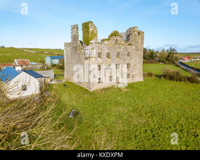 Il castello di Leamaneh, Leamaneh Nord, parrocchia di Kilnaboy, Burren nella contea di Clare, Repubblica di Irlanda Foto Stock