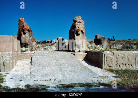 Sfingi della Sfinge Gate o Town Gate per l'hittita città di Alaca Hoyuk (c XIV BC) Turchia Foto Stock