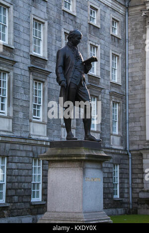 Statua di Oliver Coldsmith, Trinity College Dublin Foto Stock