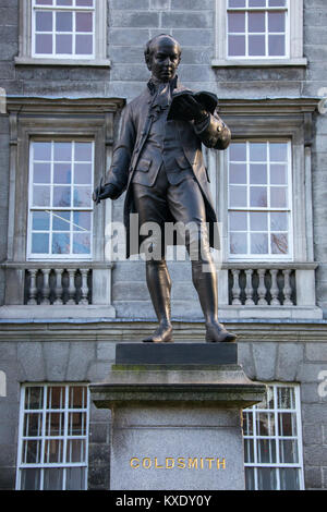 Statua di Oliver Coldsmith, Trinity College Dublin Foto Stock