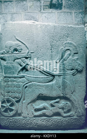 Hittita stone carving, rilievo o Bas-Relief mostra Hittita arcieri alla guida di un carro c2nd millennio BC, Anatolia, Turchia Foto Stock