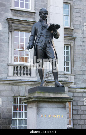 Statua di Oliver Coldsmith, Trinity College Dublin Foto Stock