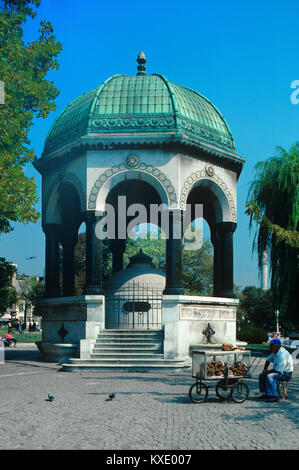 Fontana di tedesco, aka Wilhelm fontana o la fontana di Guglielmo II (1898-1900), un gazebo, chiosco o Pavilion dell'Ippodromo, ora Piazza Sultanahmet, Istanbul, Turchia Foto Stock